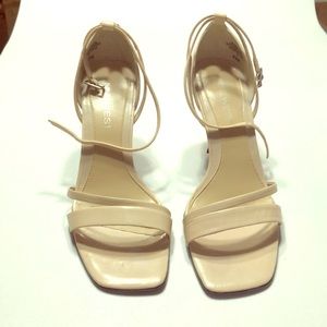 Nine West strappy beige sandals size 6.5